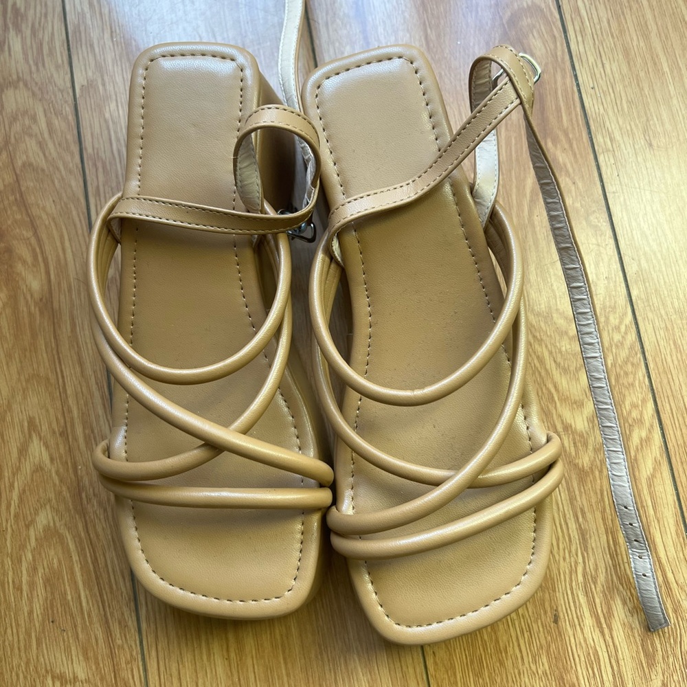 Elegant Tan Strappy Sandals